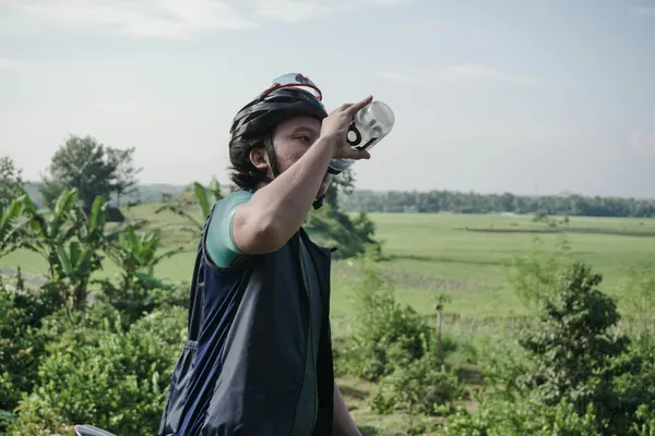 Water That Tastes Like Plastic: Cleaning Bladders and Bottles on Tour